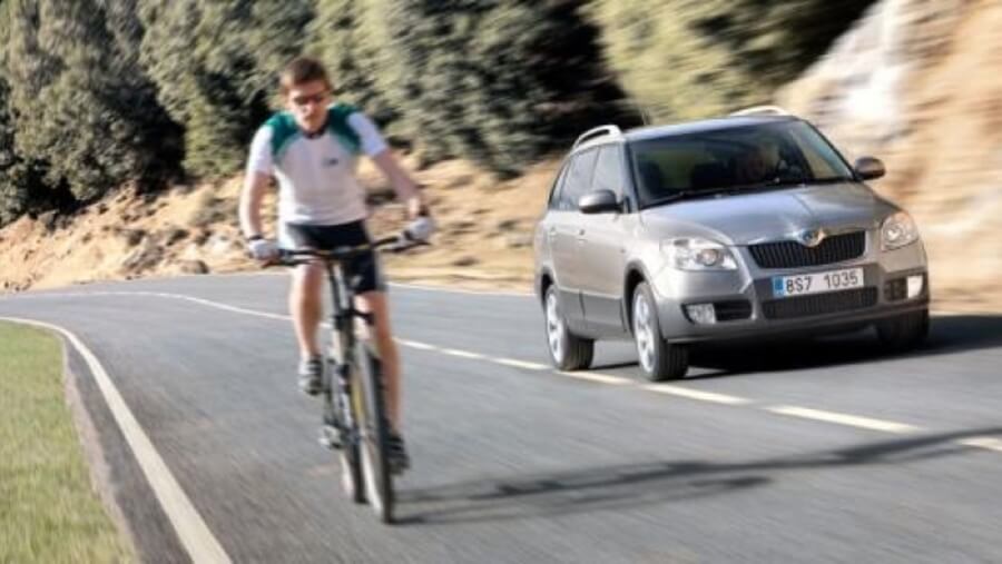 Como adelantar a un ciclista