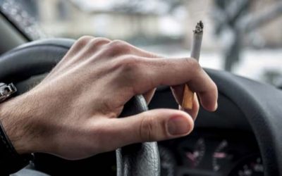 Fumar conduciendo