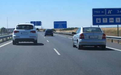 Multas de 200 euros por no circular por la derecha